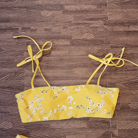 ROMWE BIKINI TOP AND BOTTOM FLORAL YELLOW WITH TIE STRAPS SIZE SMALL - Picture 3 of 4